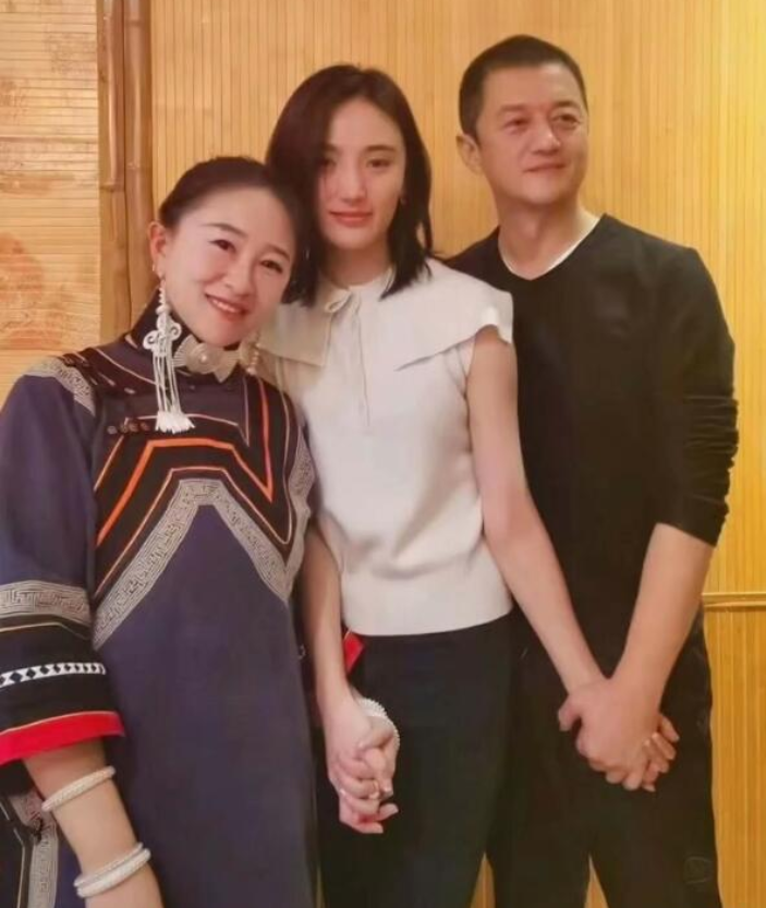 金喜爸揭李亚鹏婚姻内幕，李嫣夏夏同父异命引热议