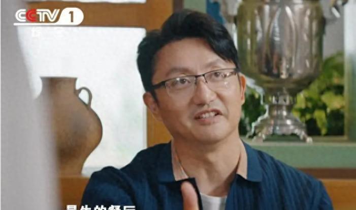 央视《红石榴餐厅》首播引热议，真实烟火气治愈都市焦虑