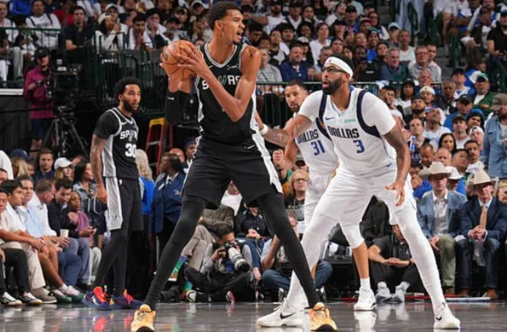 文班亚马揭幕战40+15表现惊艳，正式跻身超巨行列