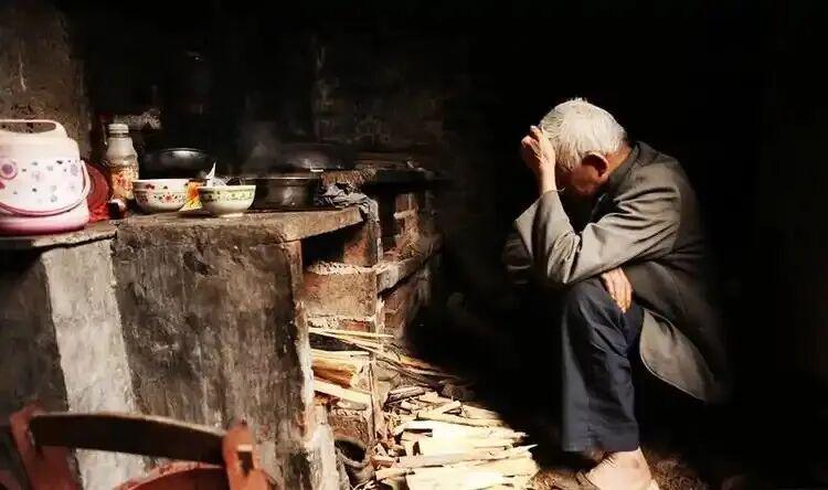 农村空巢老人困境：等不到天亮的晚年生活