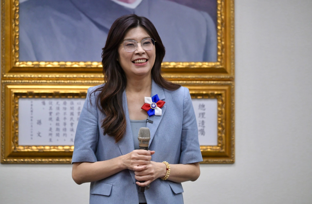 郑丽文强势崛起引民进党恐慌，特朗普表态难掩台湾困局