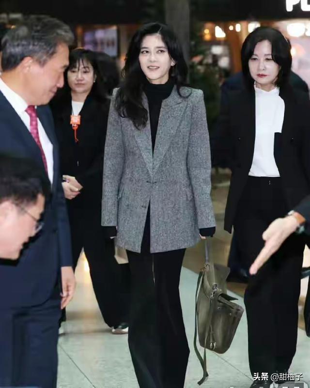 三星长公主李富真55岁惊艳亮相，颜值与才华并存引热议