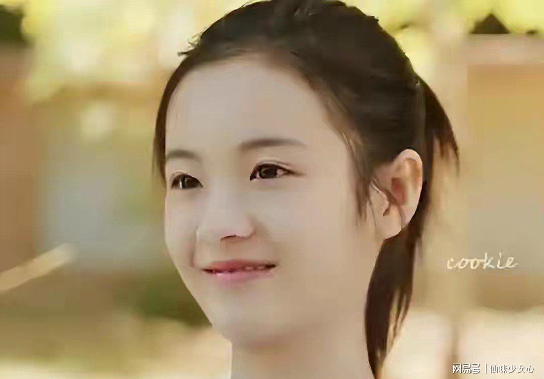 她被骂“文盲”影后，抽烟恋爱遭痛批，如今搭档黄轩交出满意答卷