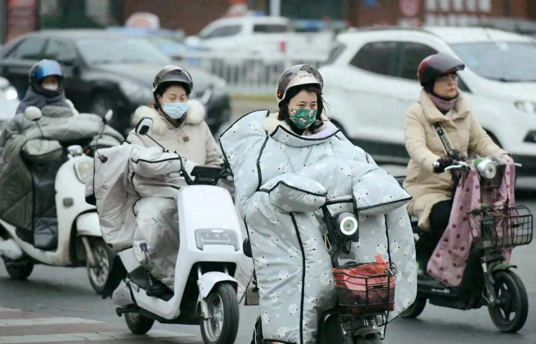 电动车禁用挡风被后，这些安全替代品让你温暖过冬