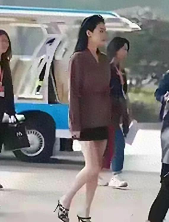 宁静赞张雨绮散发肉香魅力，现实中的她究竟有多迷人？