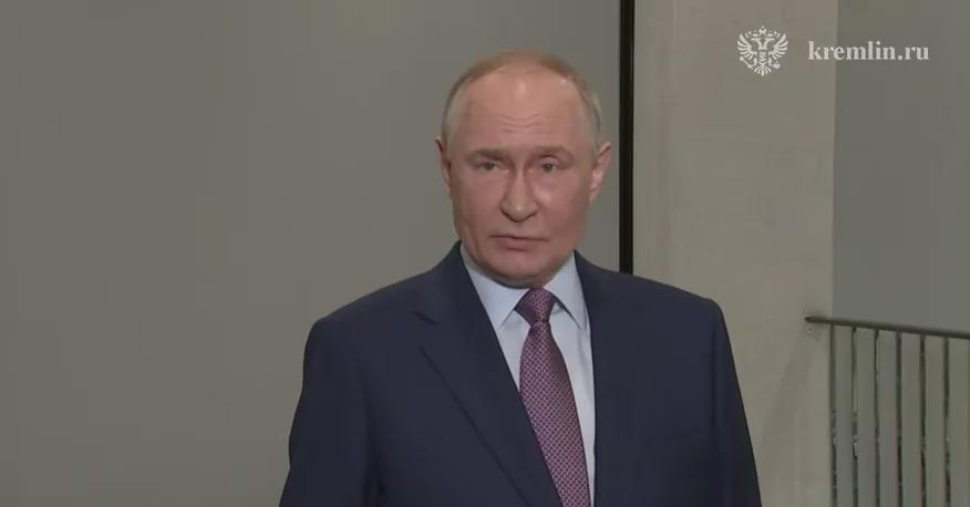 普京警告泽连斯基：3000公里武器若袭俄，回应将极其严厉！国际市场异动