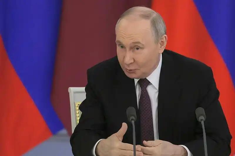 普京强硬警告：若美提供‘战斧’导弹，俄将实施毁灭性报复