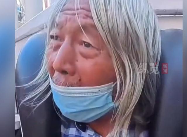 75岁北京大爷2888元办欢乐谷年卡，每天坐地铁玩43次过山车