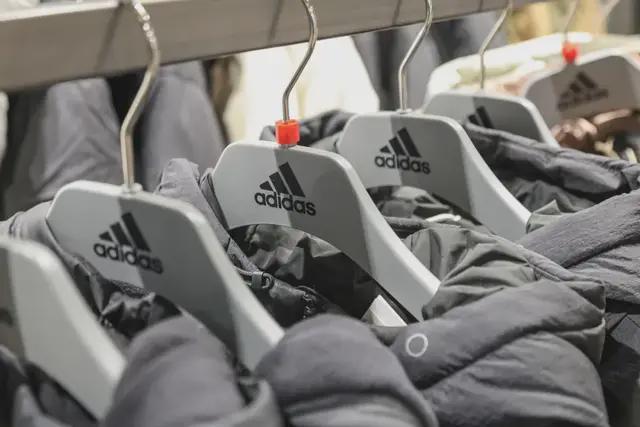 阿迪达斯羽绒服代工真相：雪中飞代工背后的产业逻辑