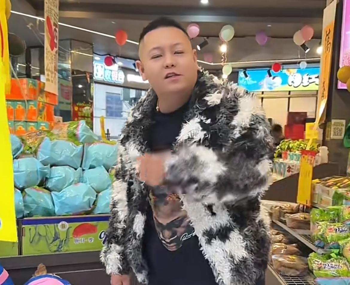 四川汉源23岁水果店老板‘水果小胖’车祸离世，亲哥同日遇难