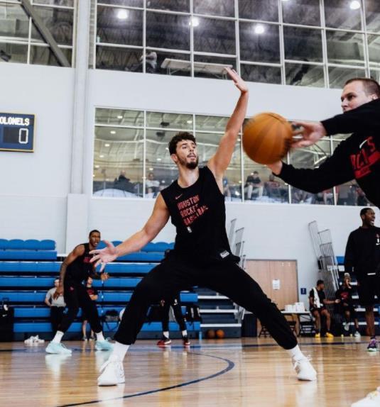 年薪700万仅8分钟4分！火箭队卡佩拉或成交易筹码，换控卫成新选择