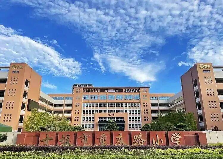 十堰小学门口9岁男童遭撞身亡，校门口安全再引关注