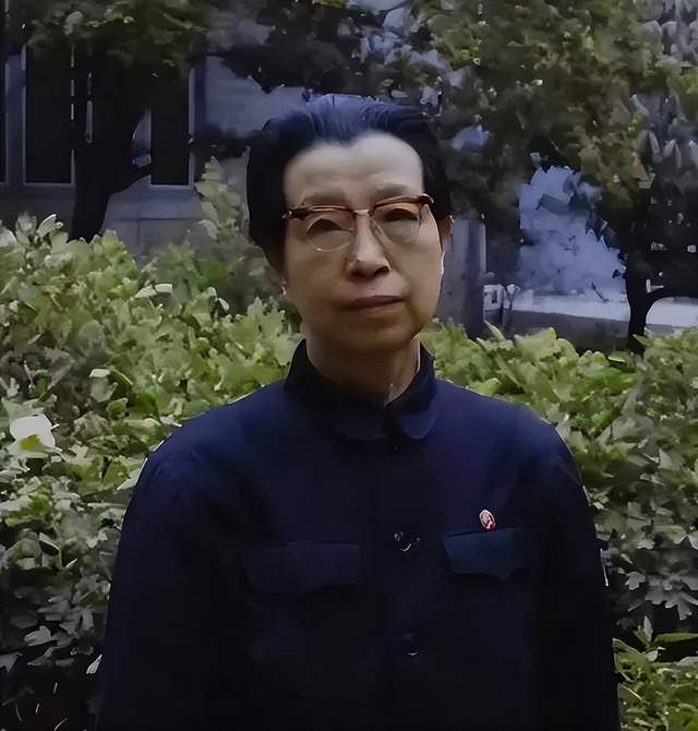 1971年江青景山公园之行：怒斥崇祯树事件始末