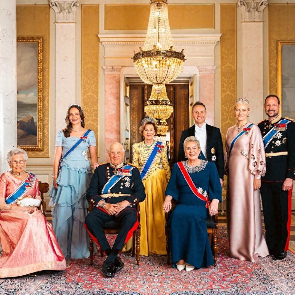 挪威王室奇葩多！公主嫁给黑人萨满，拖油瓶王子无恶不作被起诉