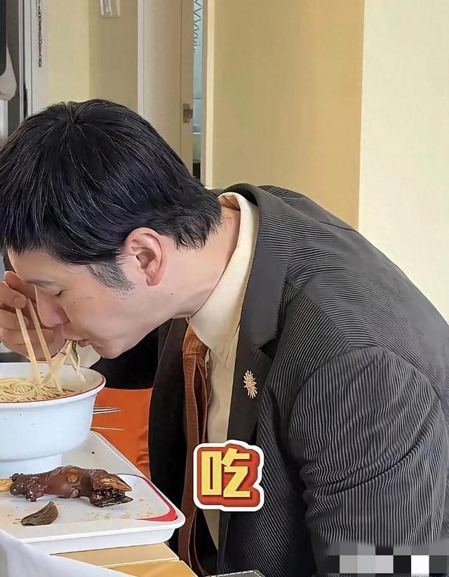 黄晓明新造型曝光，网友直呼：差点没认出来！