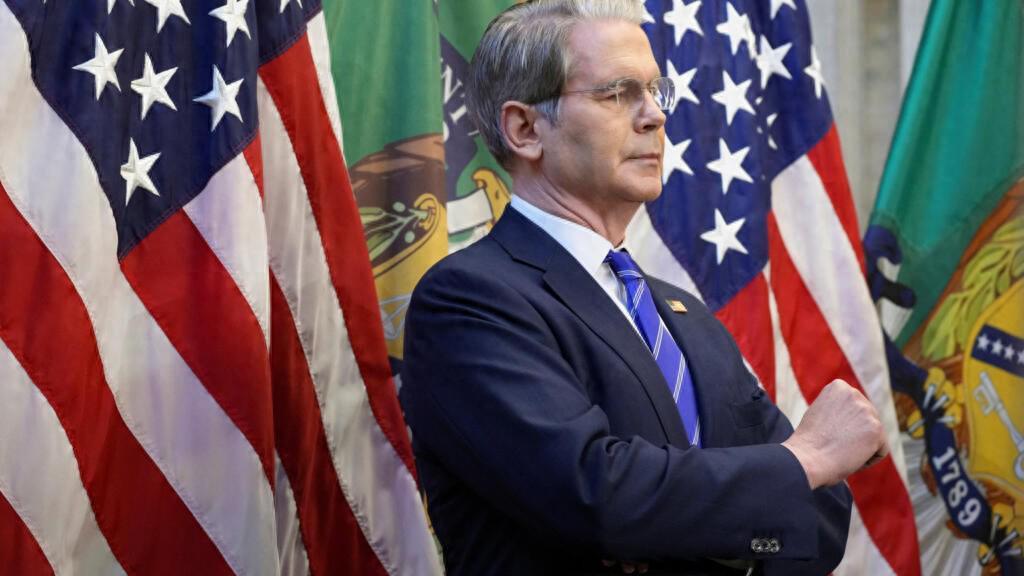 美国若将中国踢出SWIFT系统：金融战风险与全球经济影响