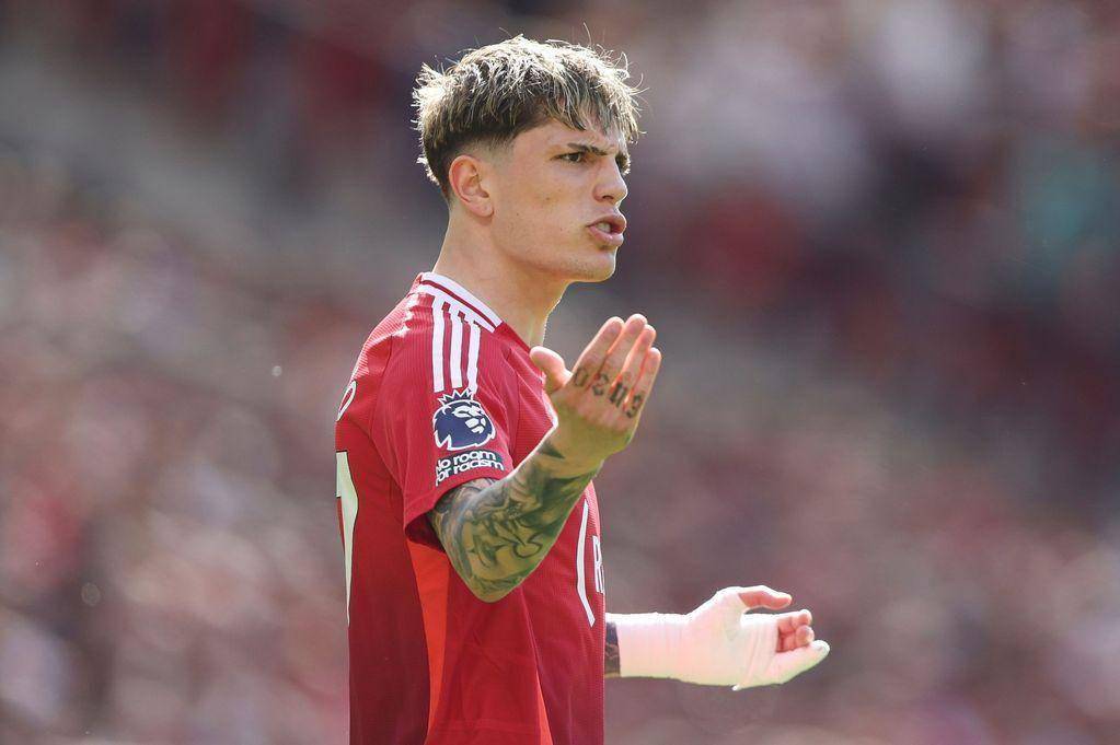 21岁加纳乔转会切尔西后遇困境：个性成阻碍还是潜力待挖掘？