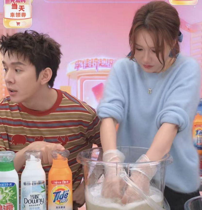 李佳琦双11直播间透明桶走红，供应链高效协作成典范