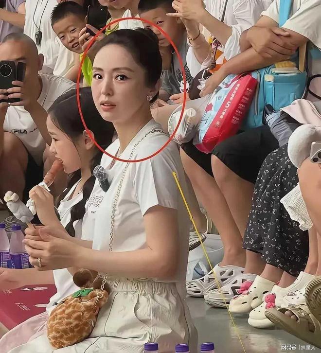 董璇舌钉引热议：温柔母亲与个性表达的碰撞