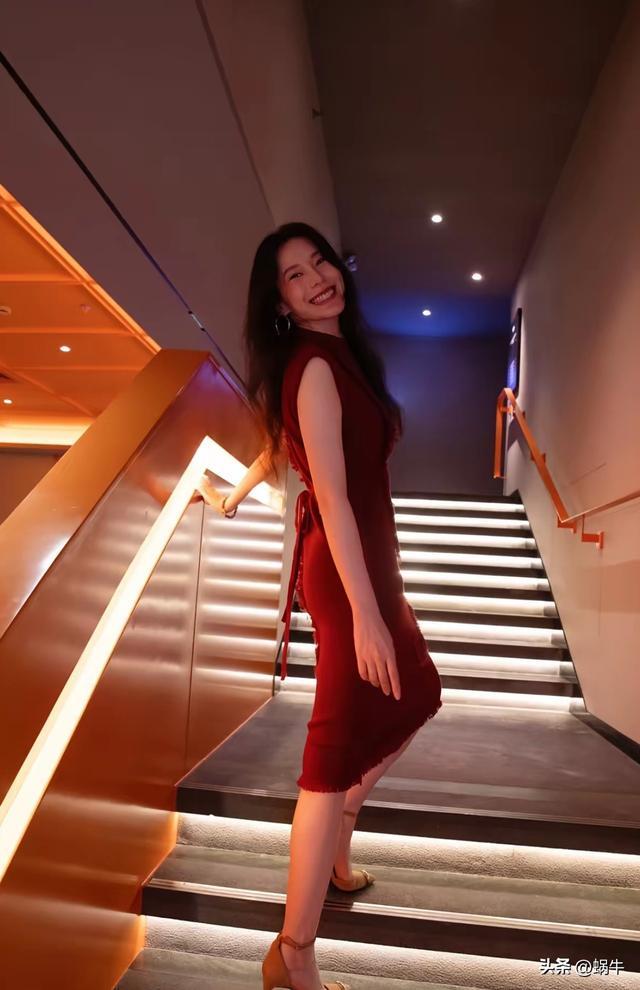 蔚来老板娘王屹芝：气质出众，身材管理堪称典范