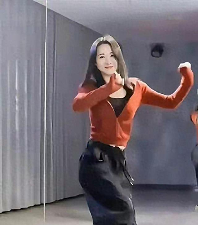 贾玲近照曝光！形象大变令人惊叹，网友直呼认不出