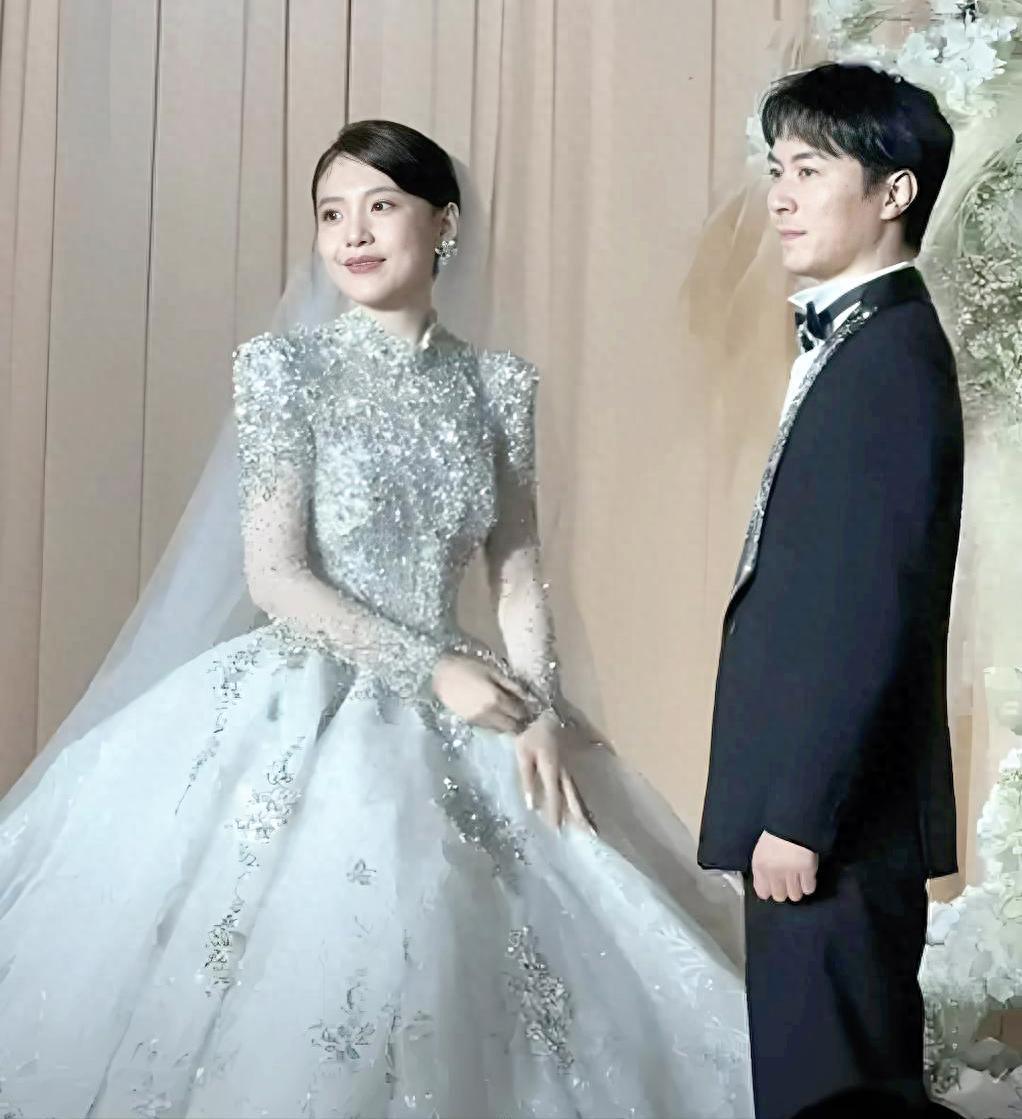 章若楠三妹大婚引热议：奢华婚礼背后的家庭故事