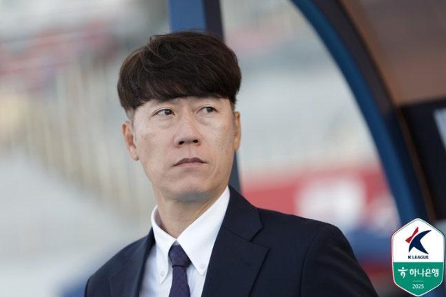 水原FC主帅揭秘：外援不满队友态度 赛后直言换人