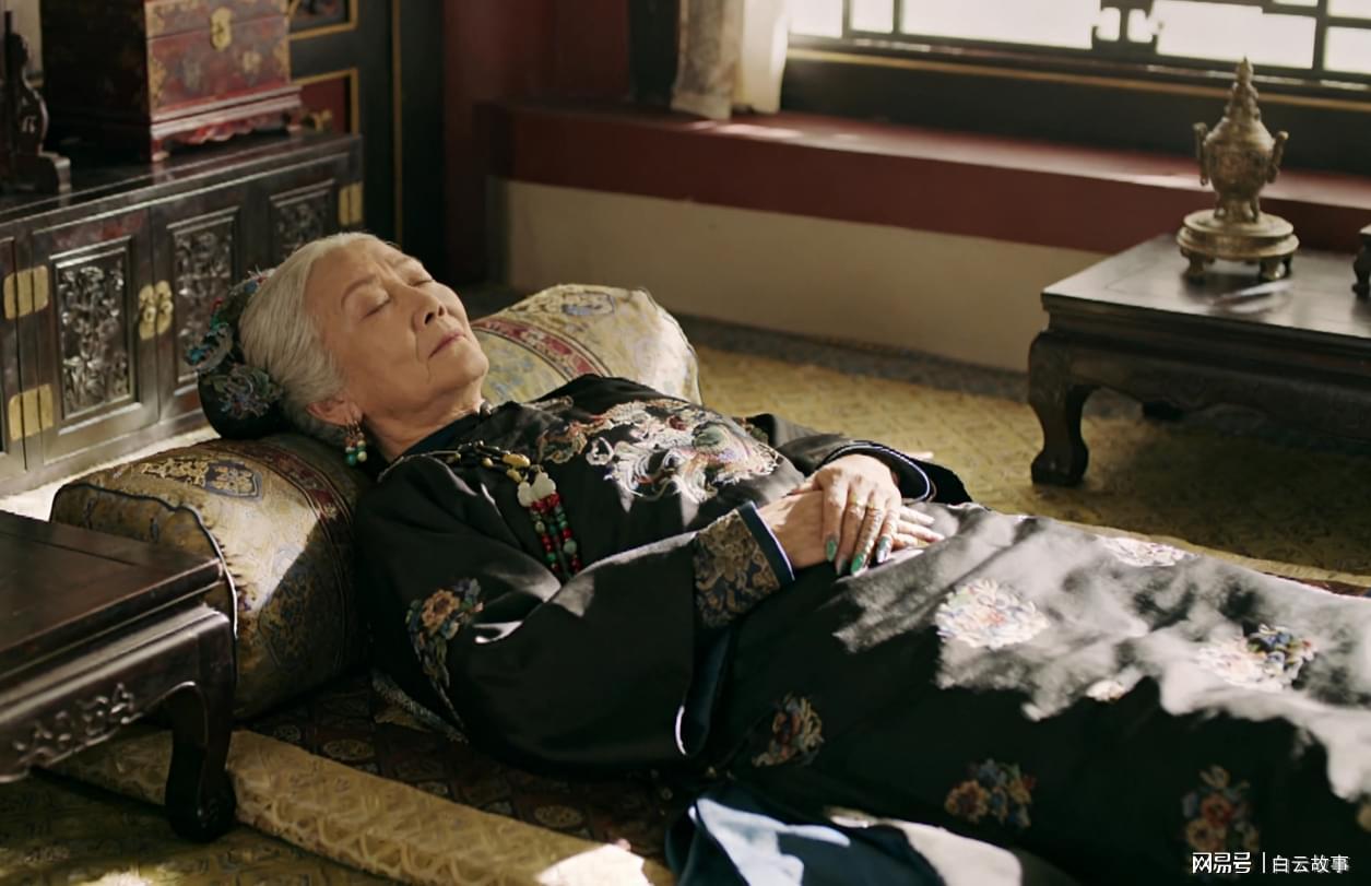 甄嬛70岁离世，皇帝在其蜀锦枕中发现纯元密信，真相惊人