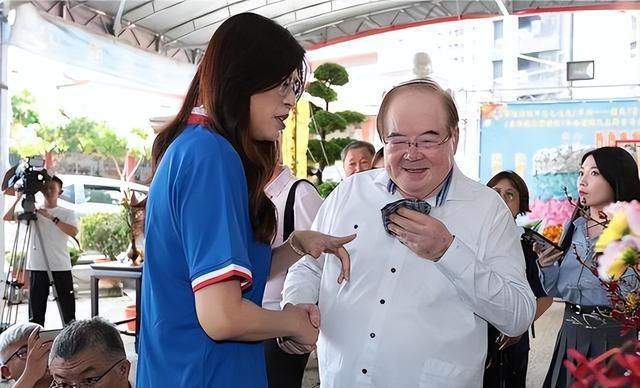 国民党内部大变动：朱立伦率211人辞职，郑丽文如何应对？