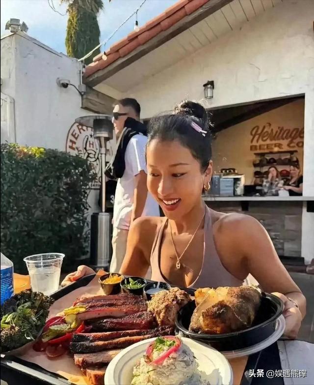 吉克隽逸海外造型大突破，新装惊艳引发热议