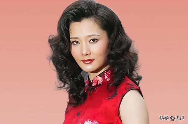 不装了，62岁何赛飞的“真实”，让娱乐圈多少明星都“无地自容”