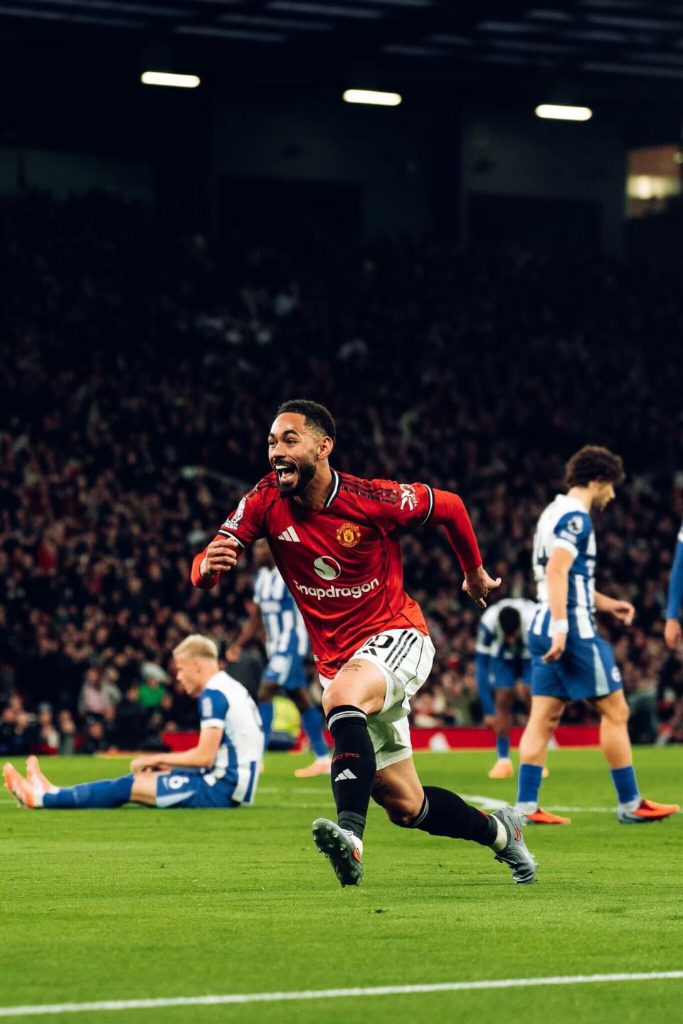 英超：曼联4-2布莱顿3连胜！库尼亚首球姆伯莫双响，胖虎传射建功