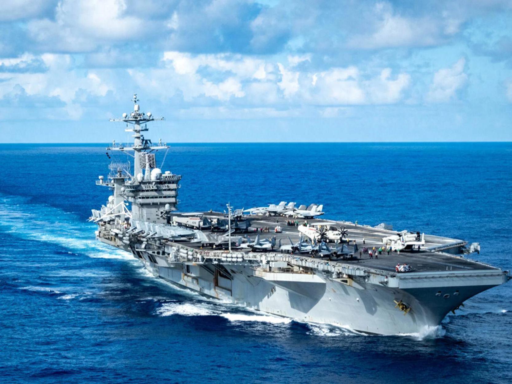 美军双航母逼近中国，特朗普提稀土大豆要求，中方回应引关注