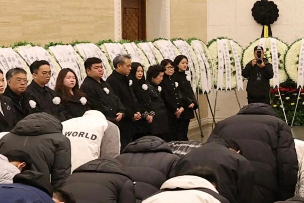 杨振宁妻妹杜致廉：86岁硬朗健康，与翁帆合影显温情