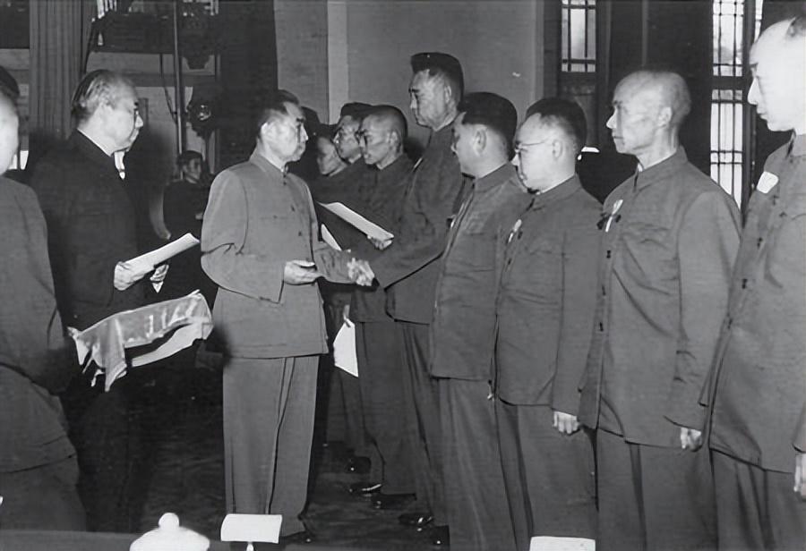 1955年授衔大典：毛主席为何询问“军中吕布”吕俊生未获军衔？