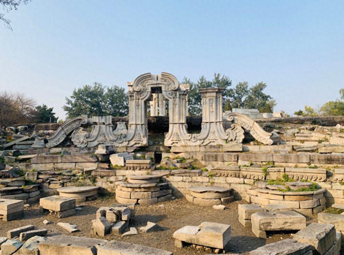 圆明园遗址惊现160年前宫廷重器：铜象首重现人间