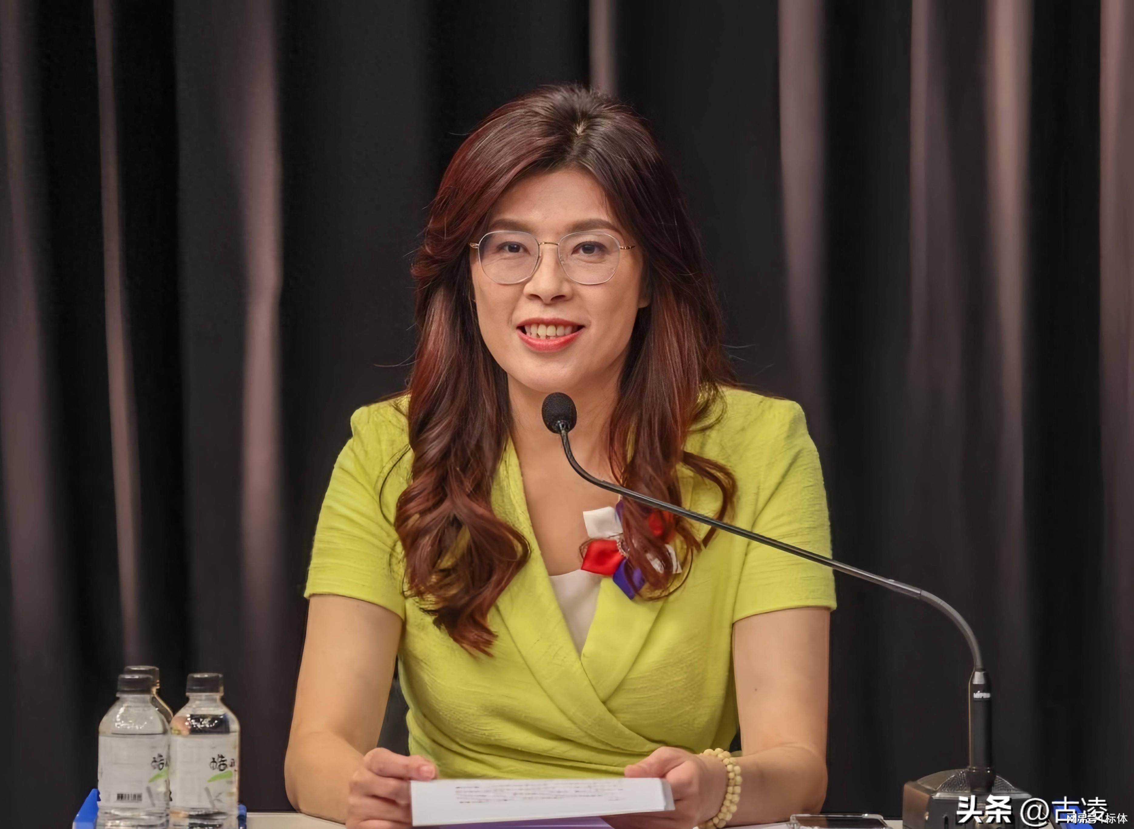 关键时刻马英九洪秀柱力挺，郑丽文掌管国民党后，4个小丑要滚蛋