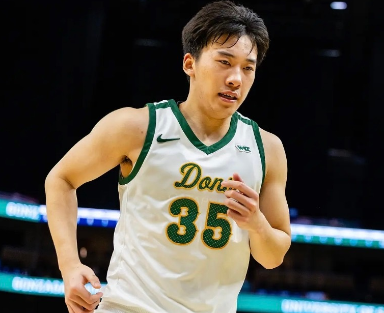 创NCAA生涯新高！男篮双星王俊杰23分12罚11中 赵维伦0+0+0+0+0