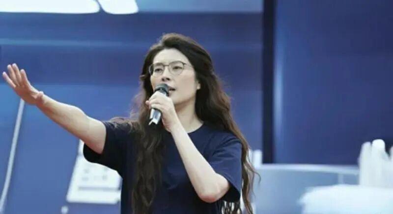 中美博弈新动向：荷兰成首个“冤大头”，背后三大信号解读