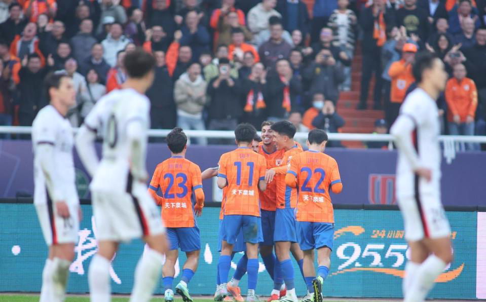 中超最新战况：海港1分领跑，争冠三强末轮硬仗在即