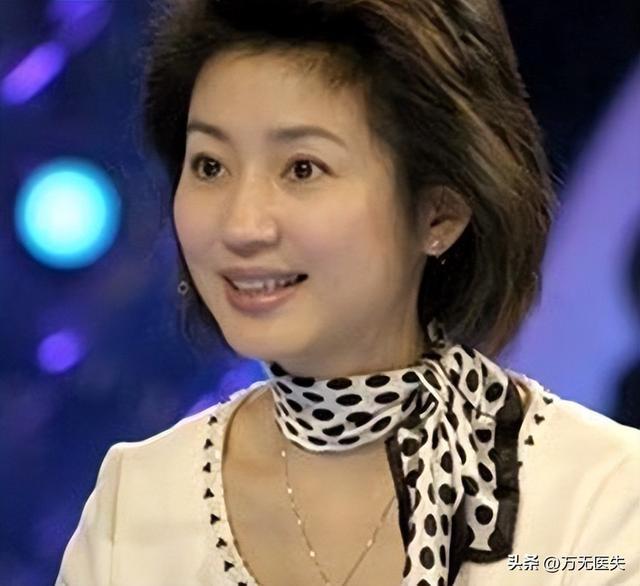 57岁央视主持人王小丫：从巅峰隐退，活出人生新篇章