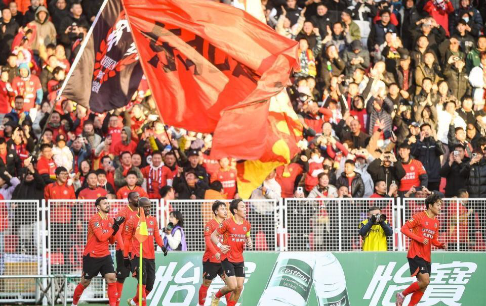 4连胜！48岁李金羽率辽宁铁人提前2轮夺中甲冠军 首升中超