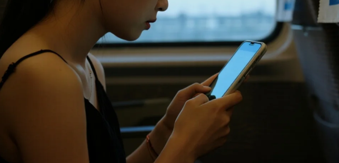 初二儿子收到女同学内衣照，家长该如何应对？