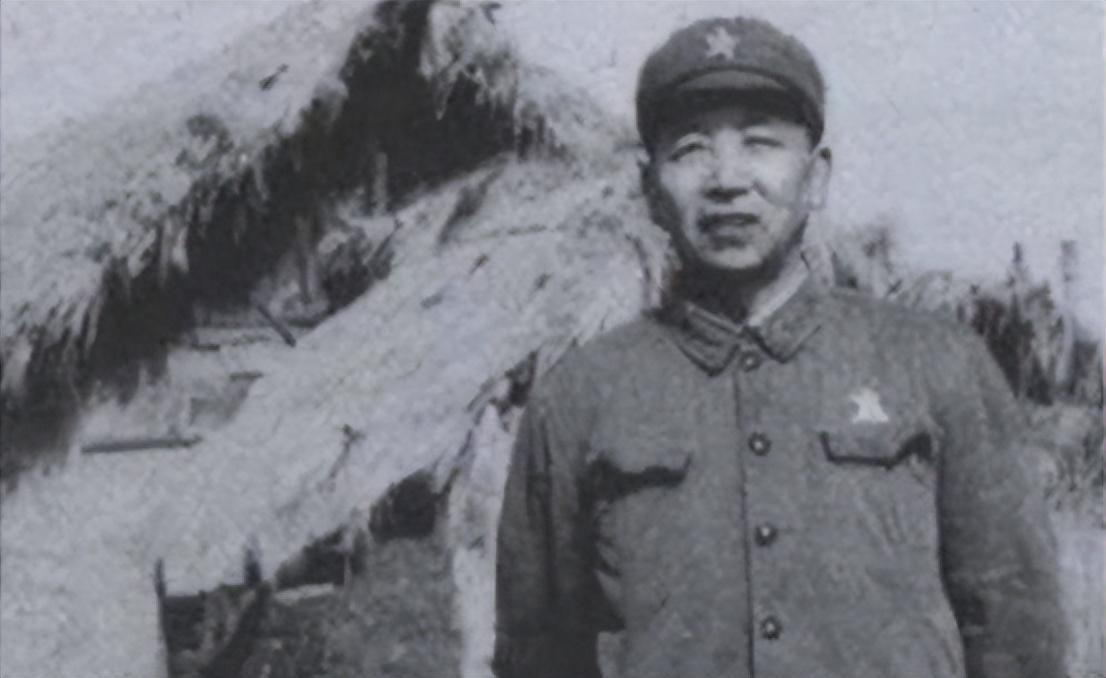 1988年授衔仪式：上将向守志向秦基伟敬礼的温情瞬间