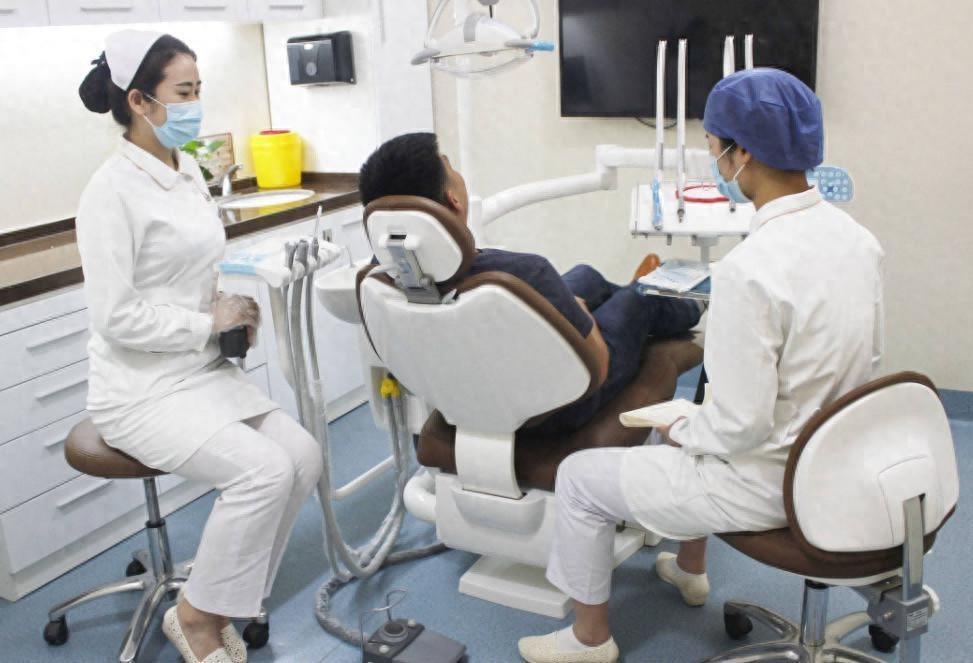 牙科诊所暴跌60%关店潮：暴利时代终结还是行业洗牌？