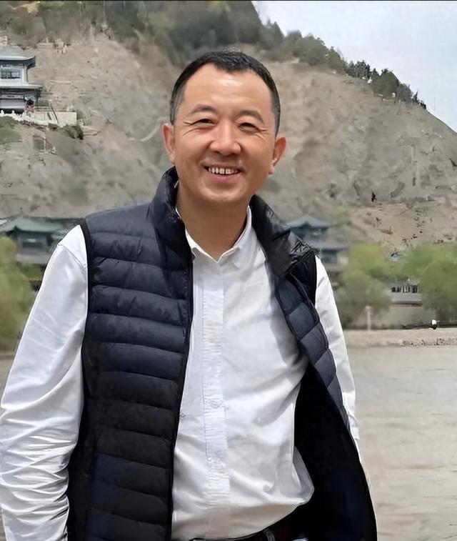 陈行甲辞官南下：全家扎根怒江，儿子北大毕业助力公益