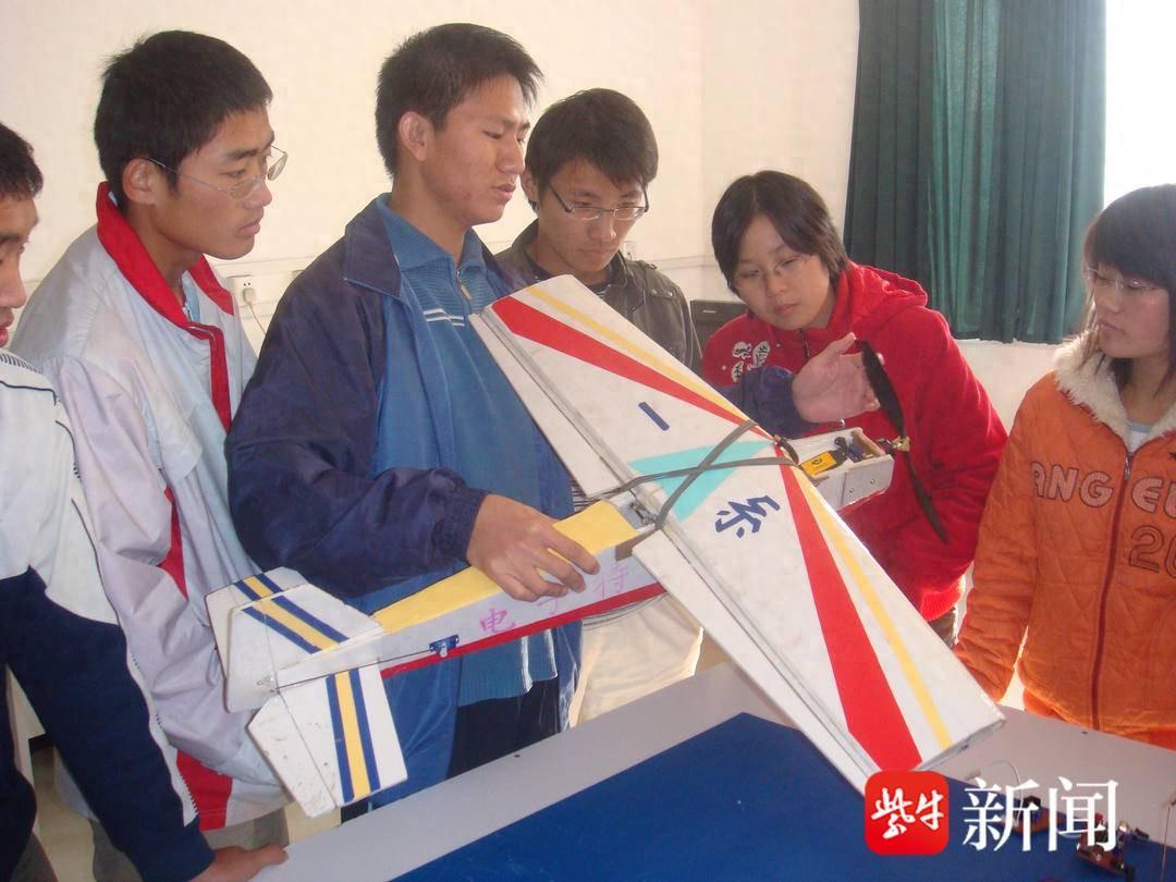 紫牛头条｜17年前高考失利“小发明家”破格录取，今公司入选福布斯榜单