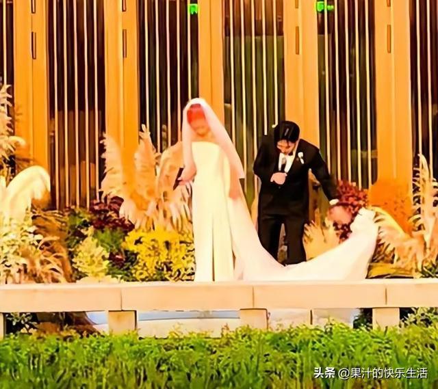 刘欢女儿刘一丝重庆大婚！新郎正面照曝光，夫妻般配幸福满溢