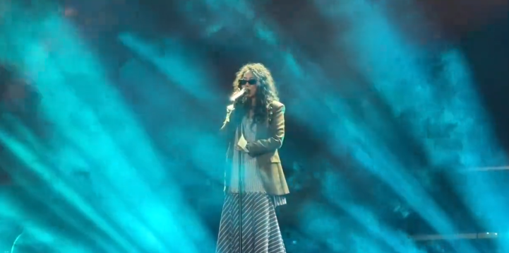 陈粒演出耳返爆炸仍坚持表演，发文透露将减少舞台工作