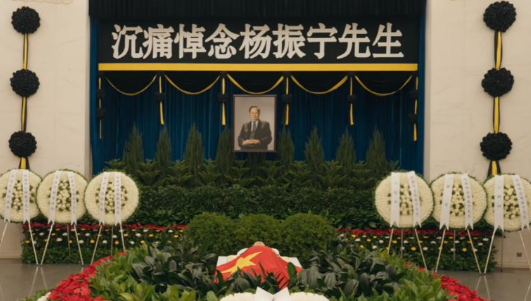翁帆含泪送别杨振宁：21年婚姻仅一次争执，世纪之恋终成永恒